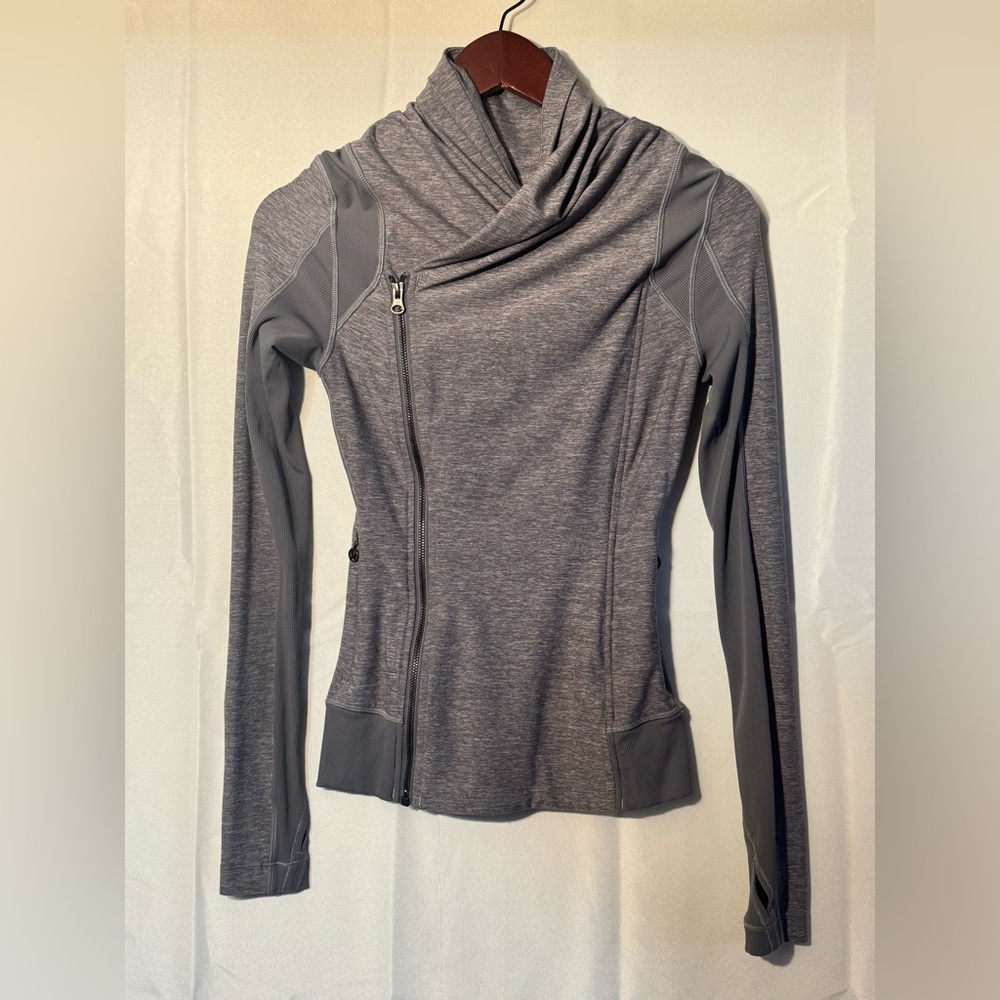 Lululemon long sleeve zipper turtleneck sweater. Gray Size 2